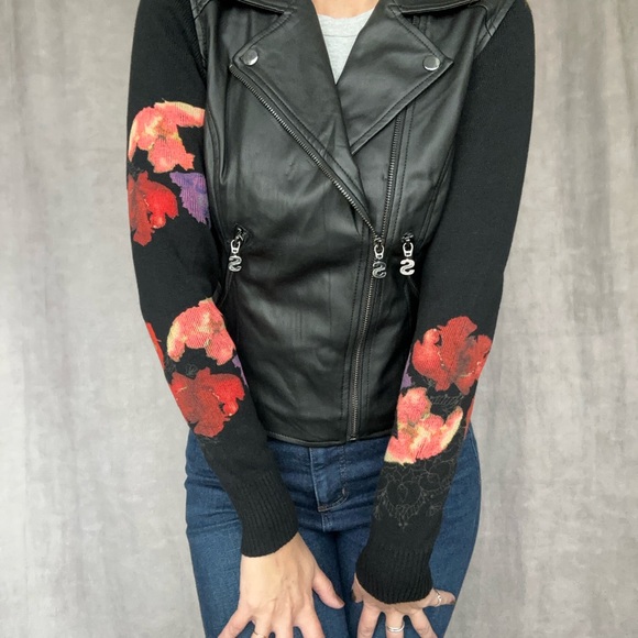 Desigual Black Faux Leather Jacket with Knit Floral Sleeves, Size 36 Small - Picture 5 of 7